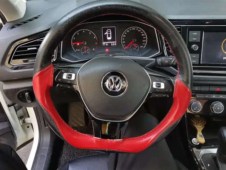 Volkswagen T-ROC exploring Songs