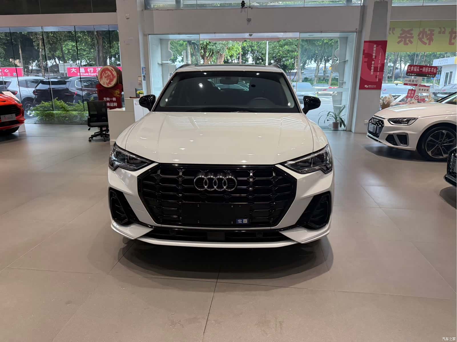 Audi Q3, 2023 2