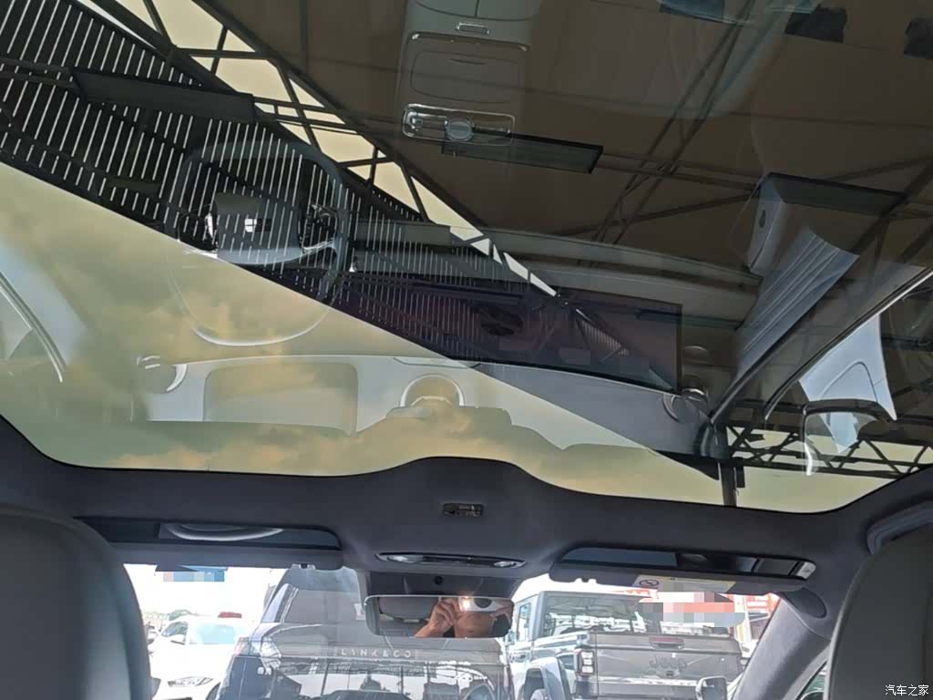 Geely E8, 2025 18