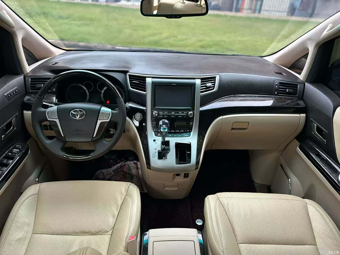Toyota Alphard, 2012 6