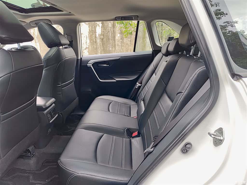 Toyota RAV4, 2022 8
