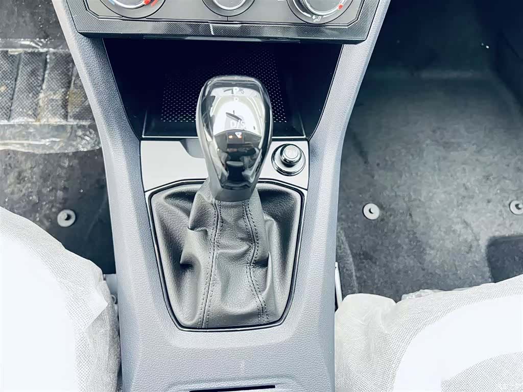 Volkswagen Tharu, 1900 14