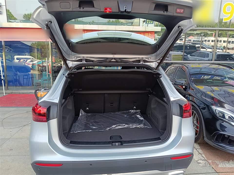 Mercedes-Benz GLA Mercedes-Benz GLA