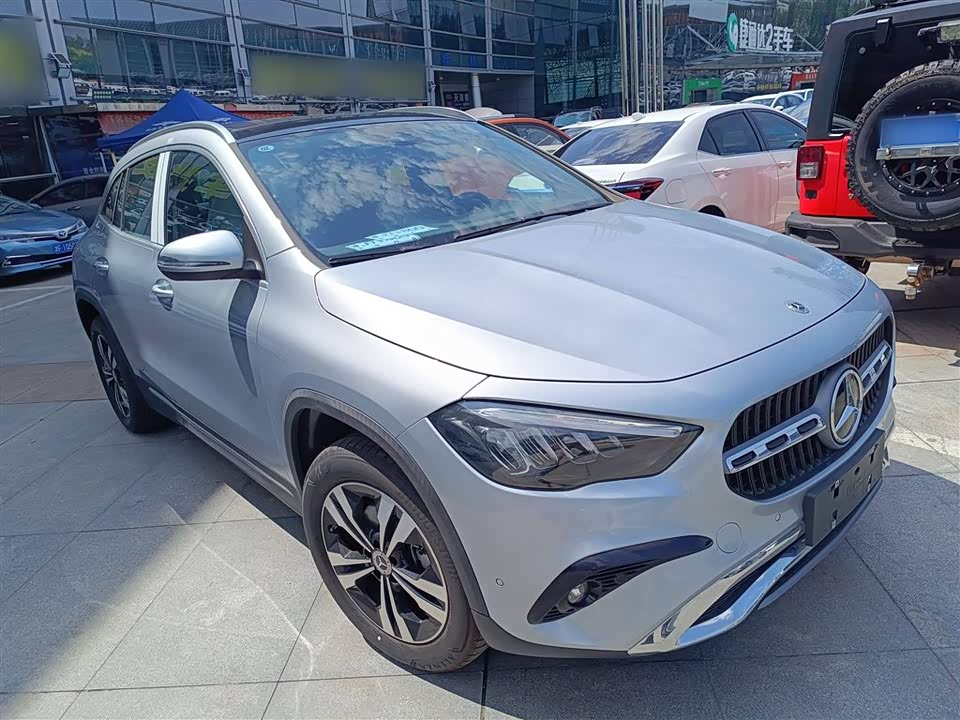 Mercedes-Benz GLA Mercedes-Benz GLA