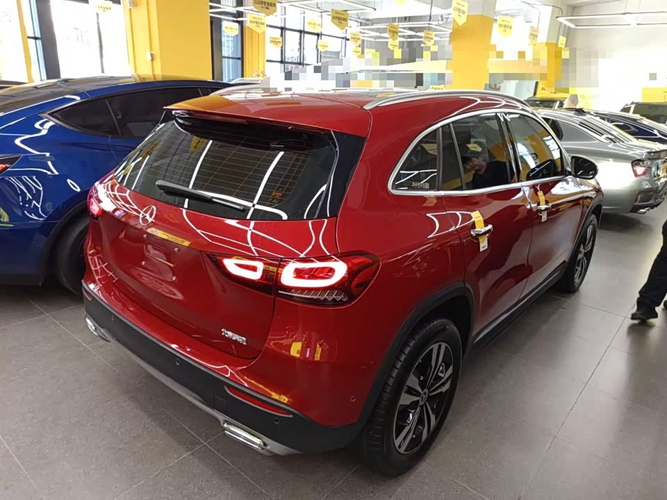 Mercedes-Benz GLA Mercedes-Benz GLA