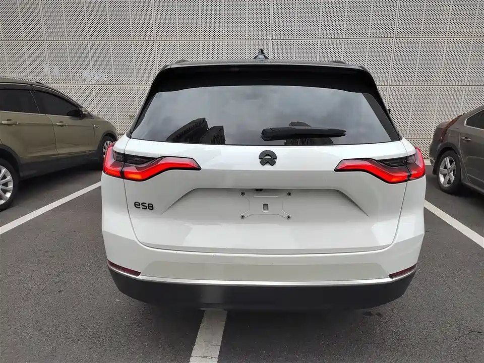 NIO ES8