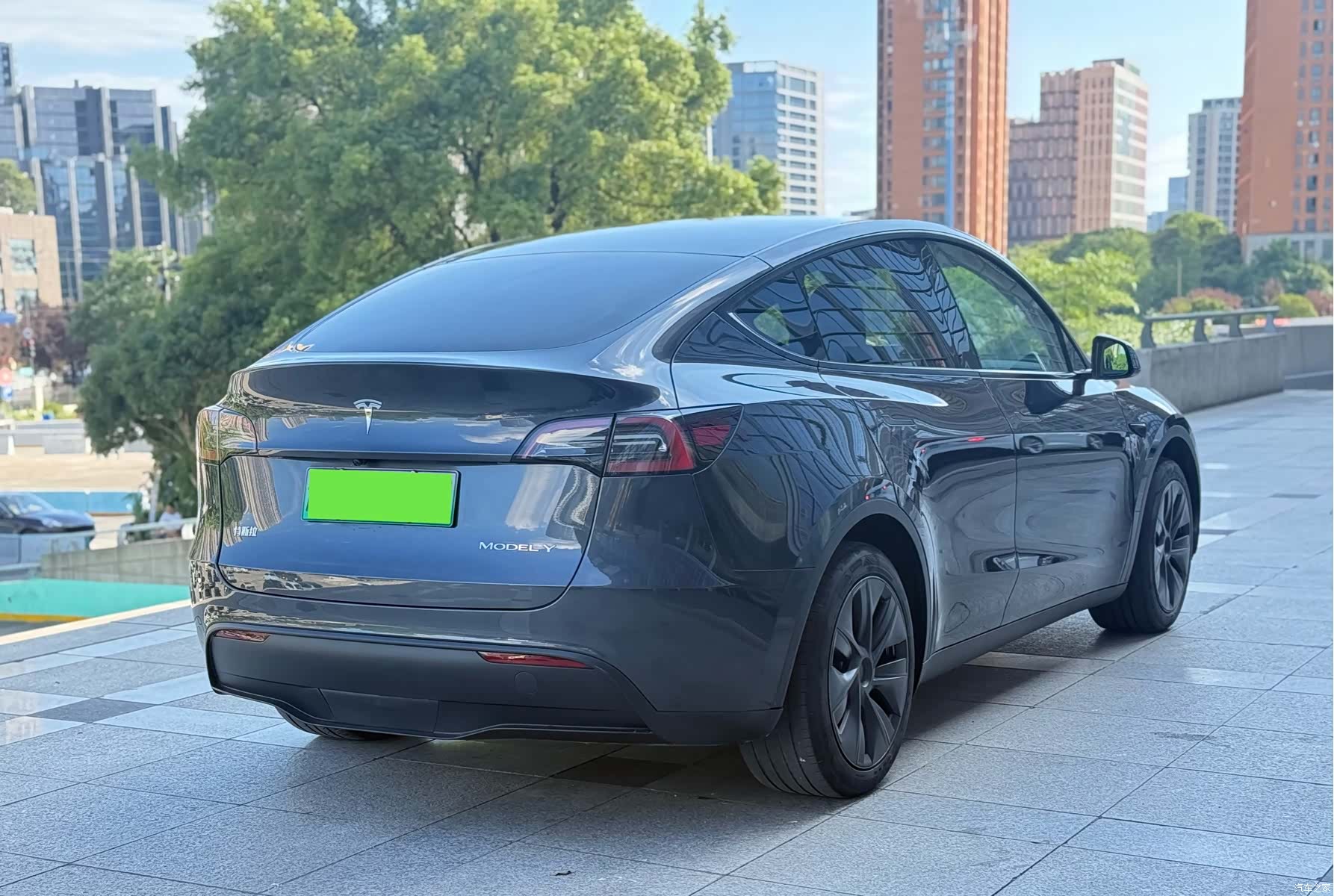 Tesla Model Y, 2024 8