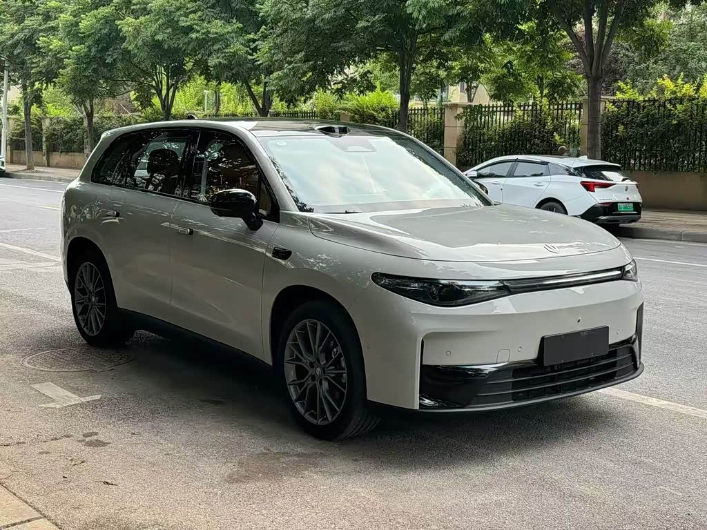 Leapmotor C10