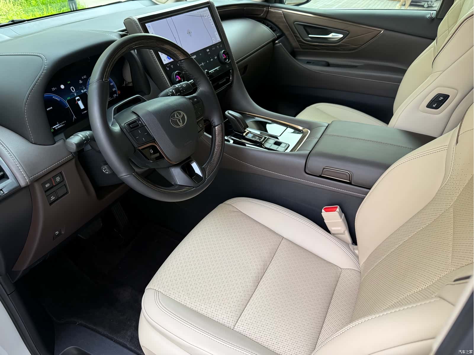 Toyota Alphard, 2023 8