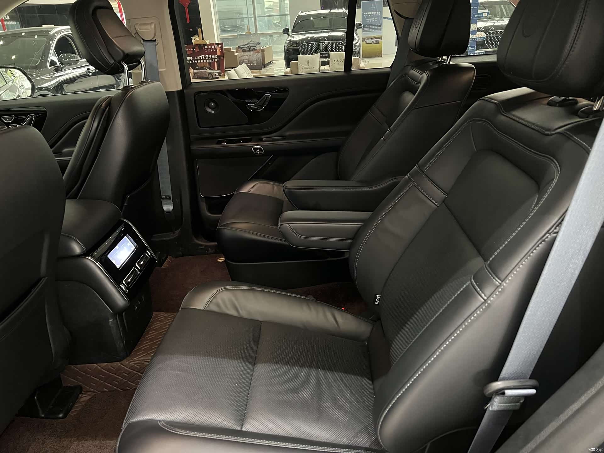 Lincoln Aviator, 2023 9