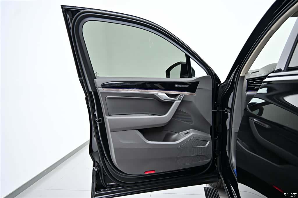 Volkswagen Touareg, 2025 19