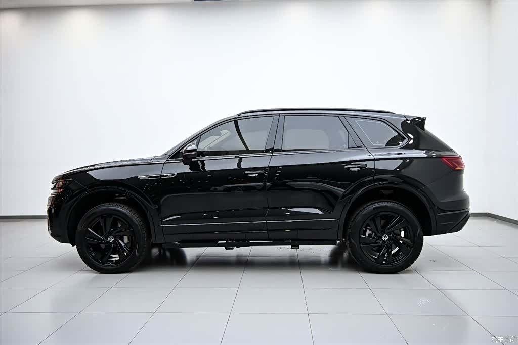 Volkswagen Touareg, 2025 все фото