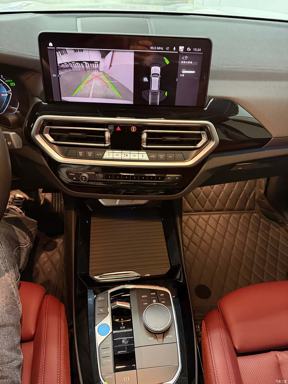 BMW iX3, 2025 13