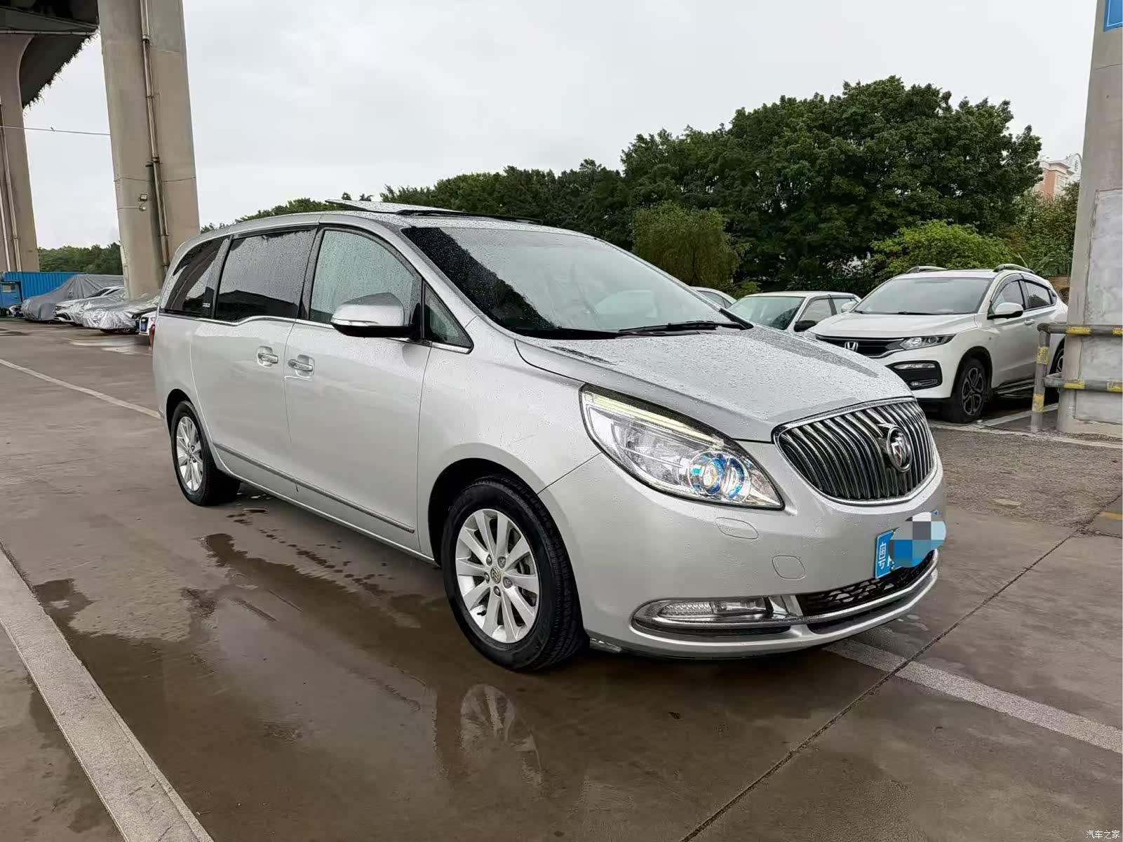 Buick GL8, 2014 3