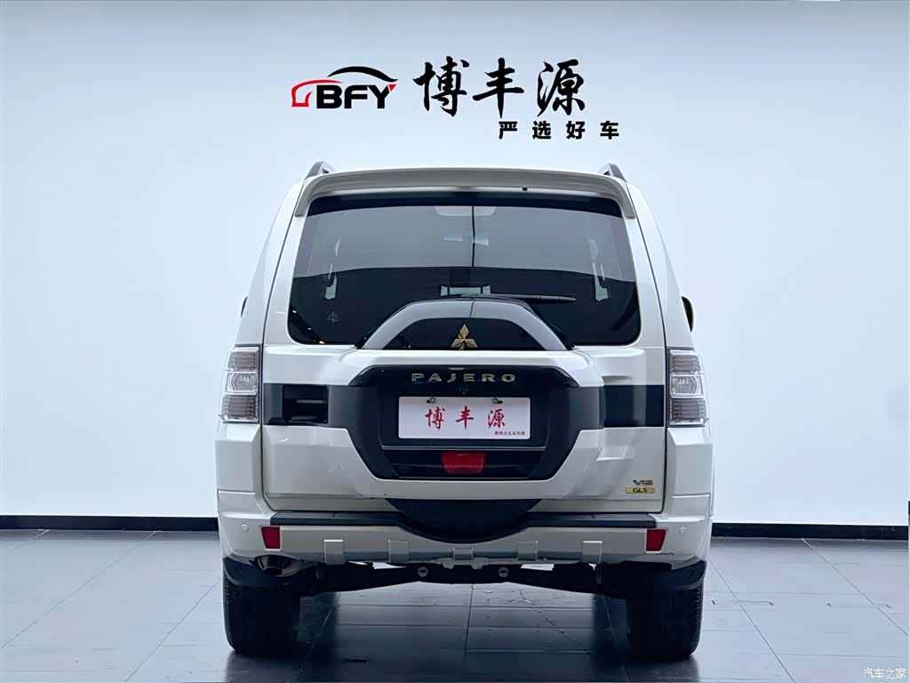 Mitsubishi Pajero, 2024 4