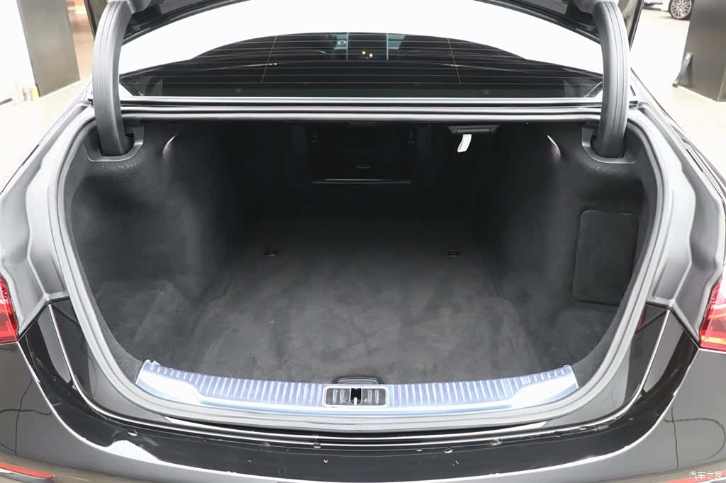 Mercedes-Benz S-Class, 2023 30
