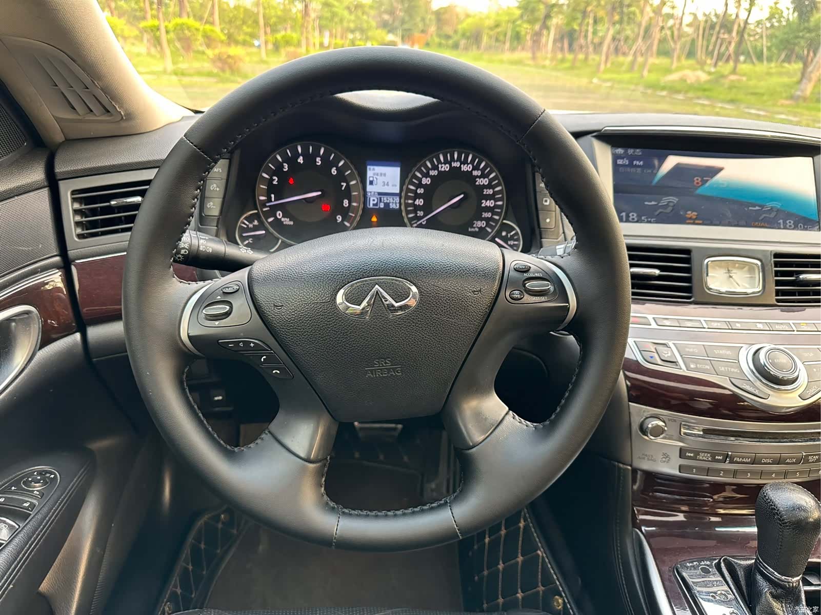 Infiniti M25L, 2012 16