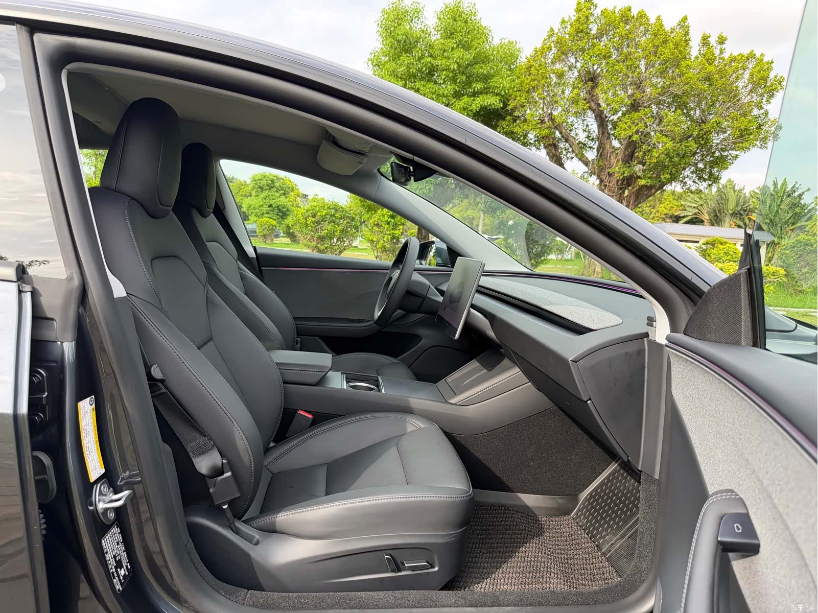 Tesla Model 3, 2025 9