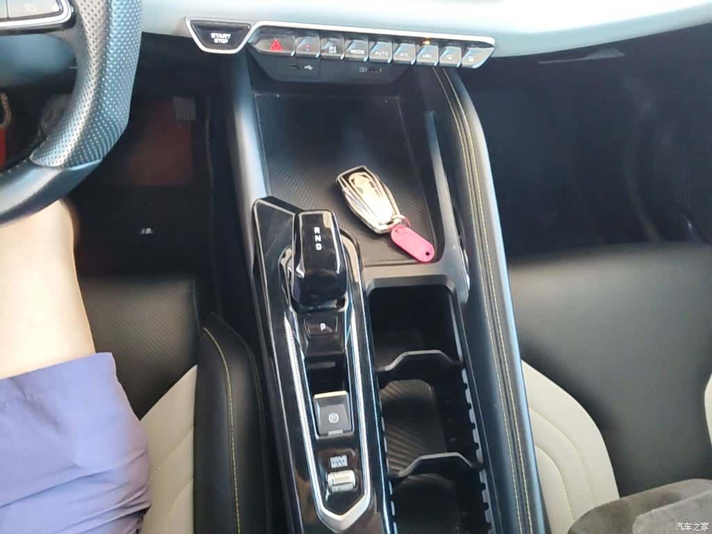 Geely Coolray, 2022 14