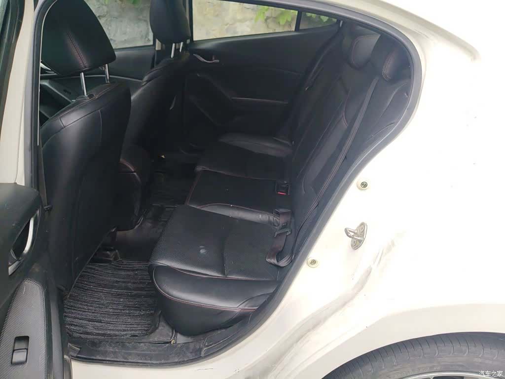 Mazda Mazda3, 2015 15