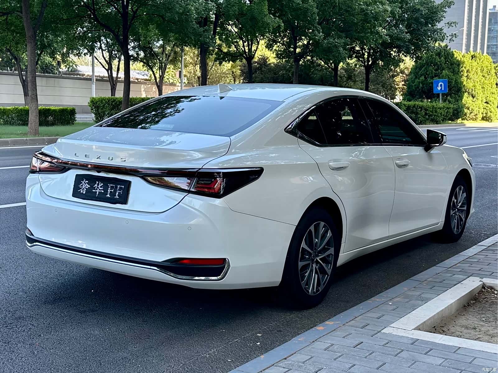 Lexus ES, 2025 все фото