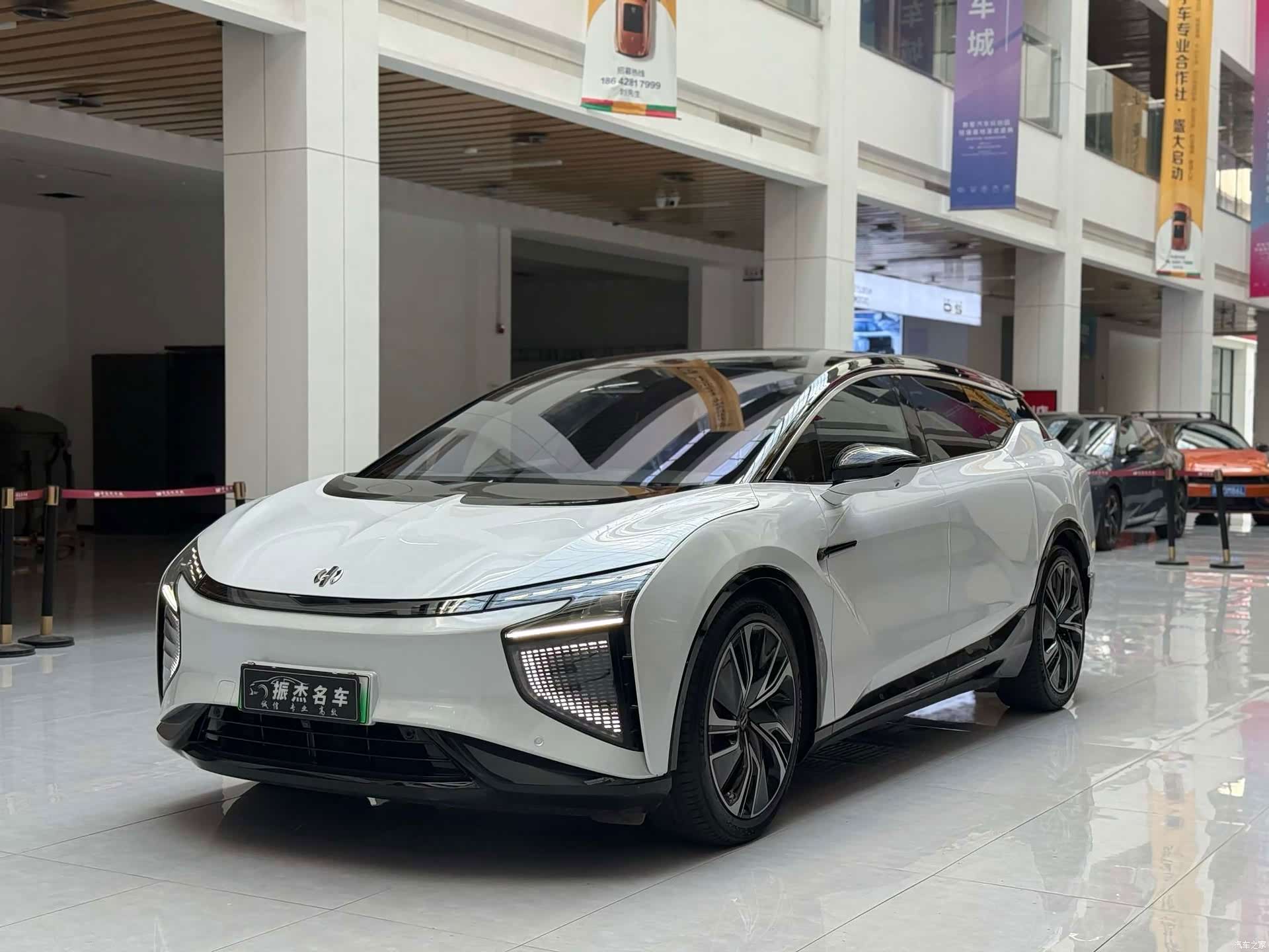 HiPhi X, 2024 1