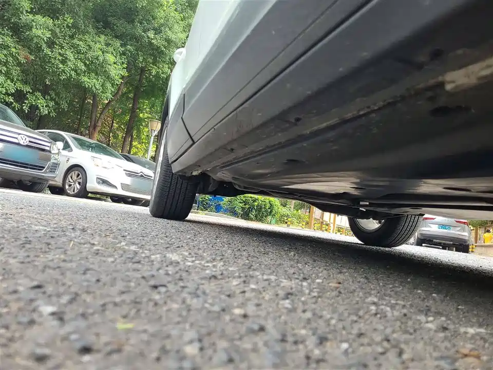 Volkswagen T-ROC exploring Songs