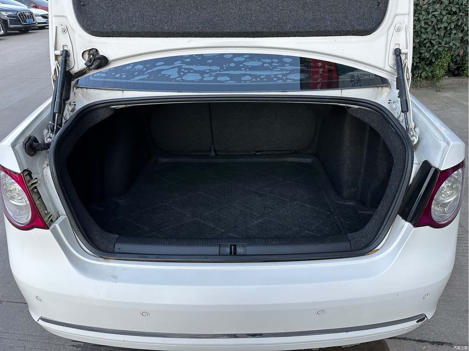 Volkswagen Sagitar, 2011 15