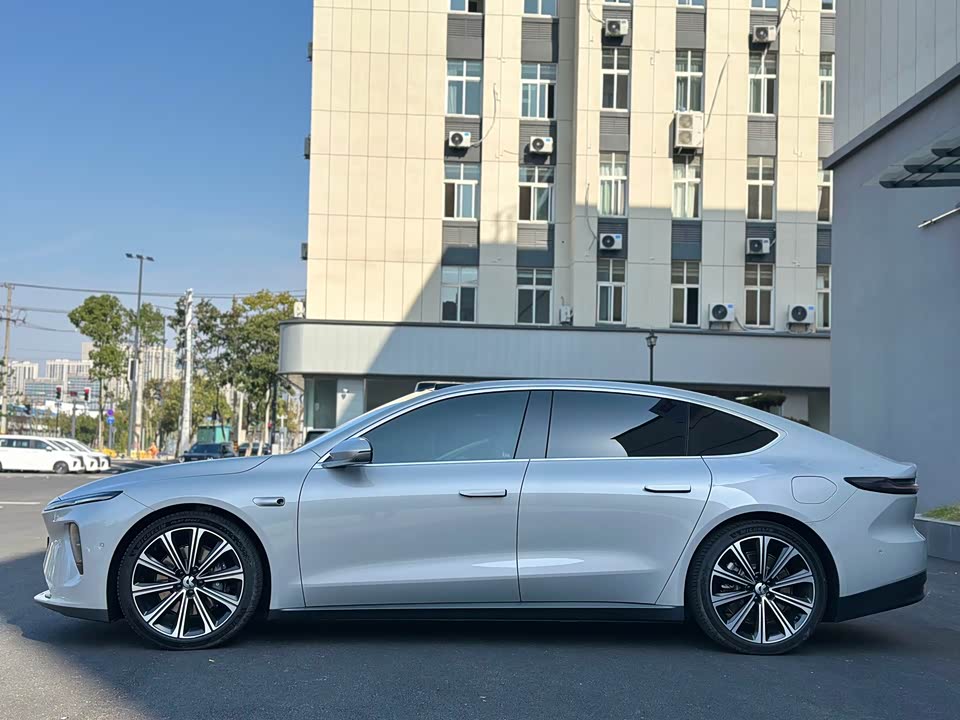 NIO ET7