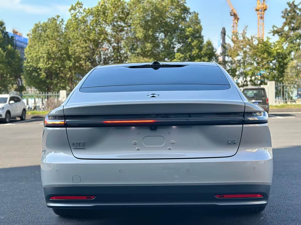 NIO ET7