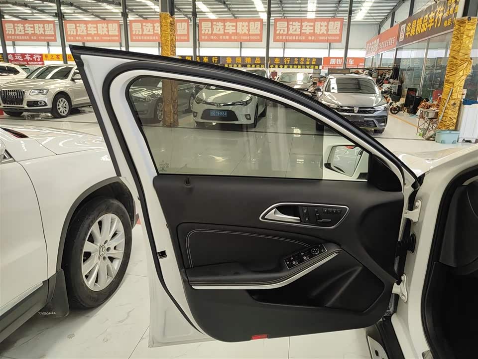 Mercedes-Benz GLA Mercedes-Benz GLA