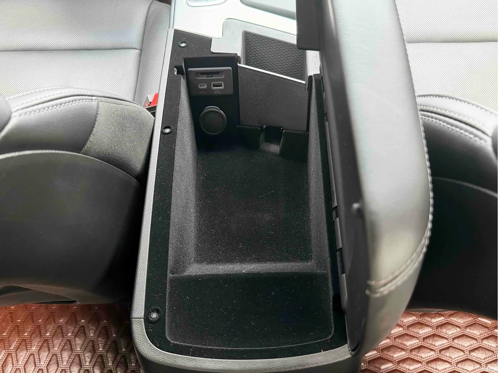 Cadillac CT5, 2023 25