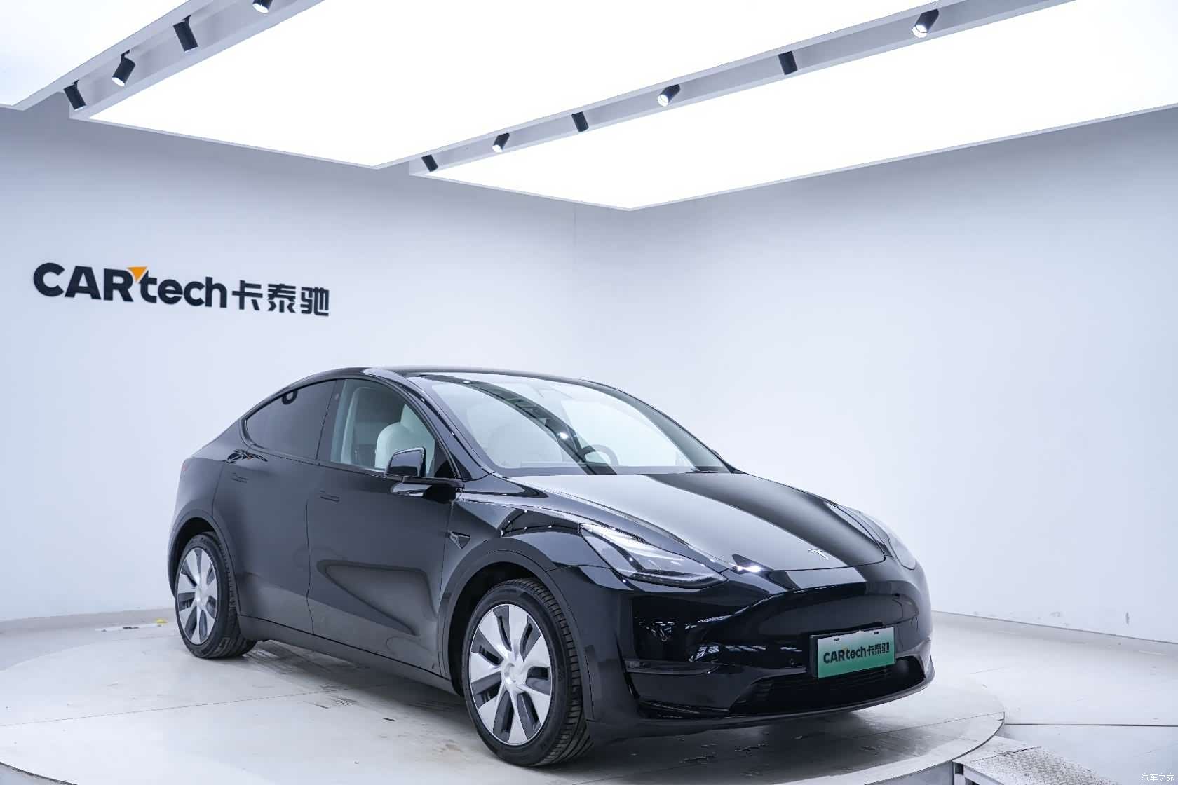 Tesla Model Y, 2021 все фото