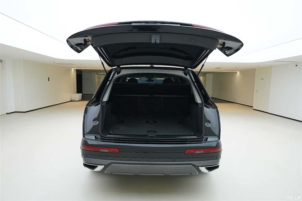 Audi Q7, 2021 все фото