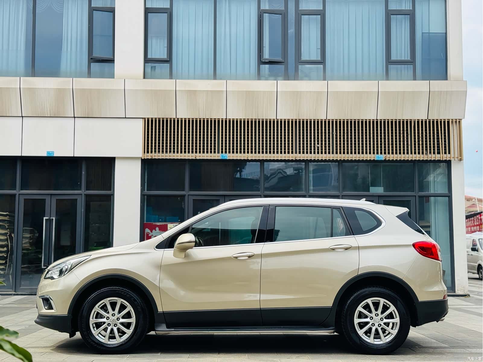 Buick Envision Plus, 2015 4