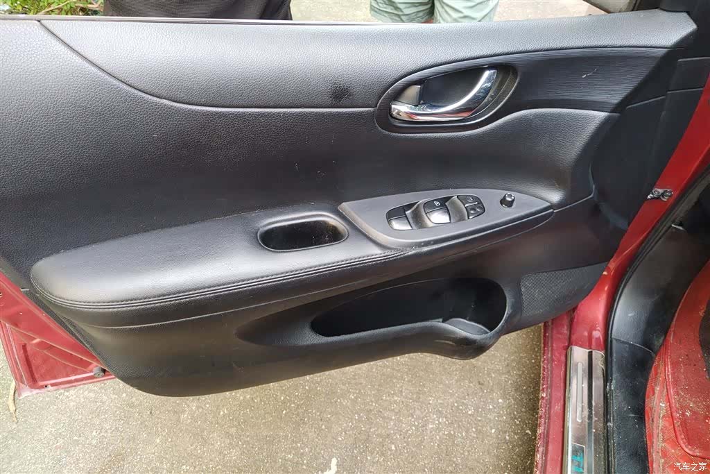 Nissan Tiida, 2012 7