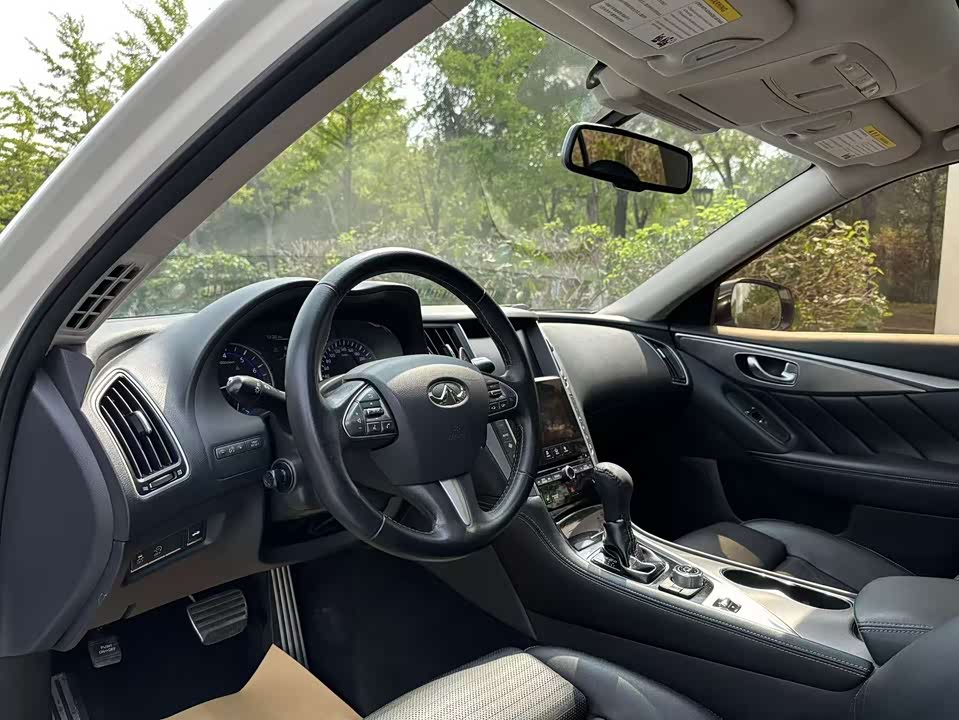 Infiniti Q50L