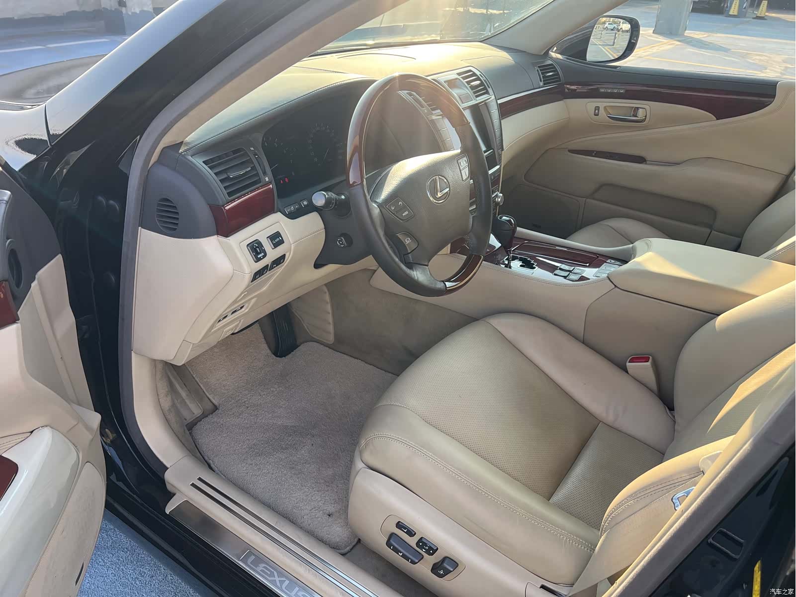 Lexus LS, 2010 12