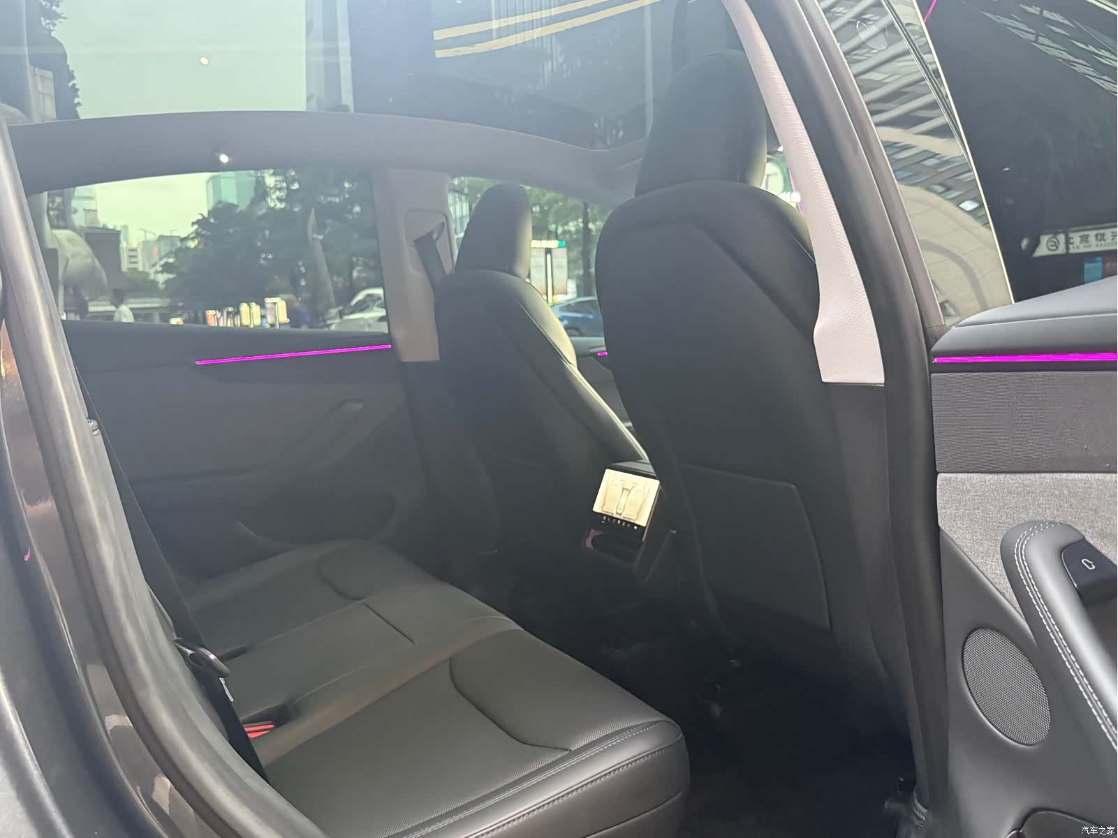 Tesla Model Y, 2025 10