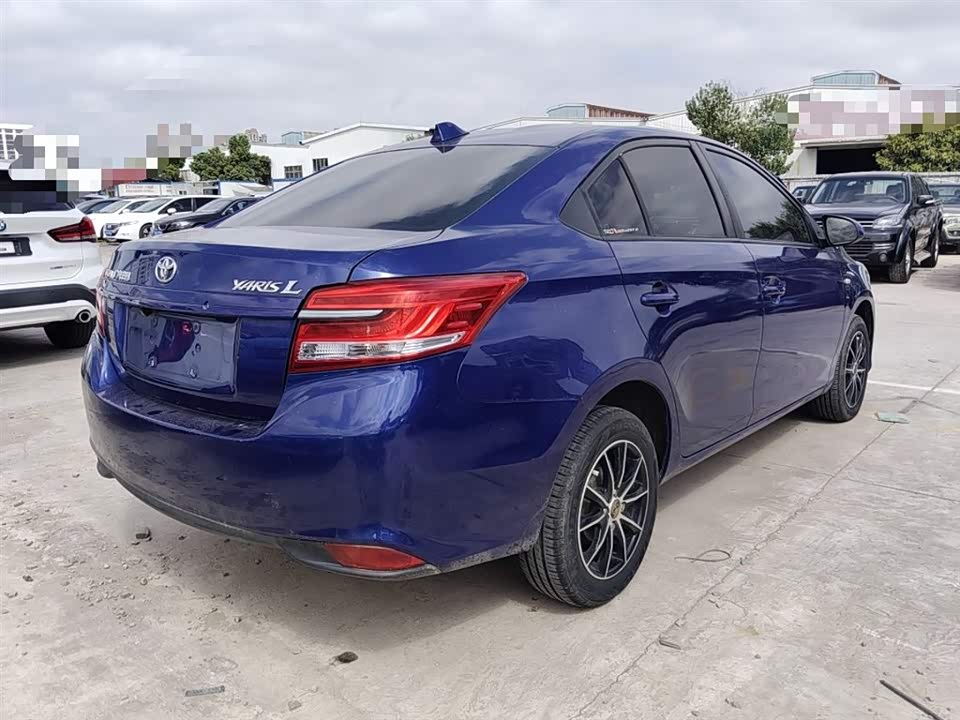 Toyota YARiS L to enjoy