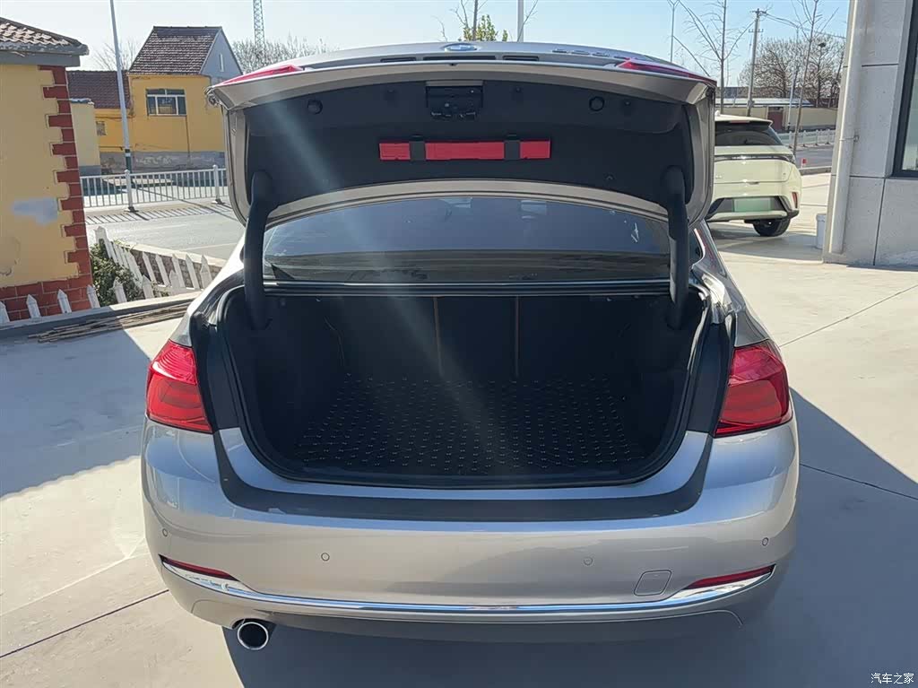 BMW 3 Series, 2016 18