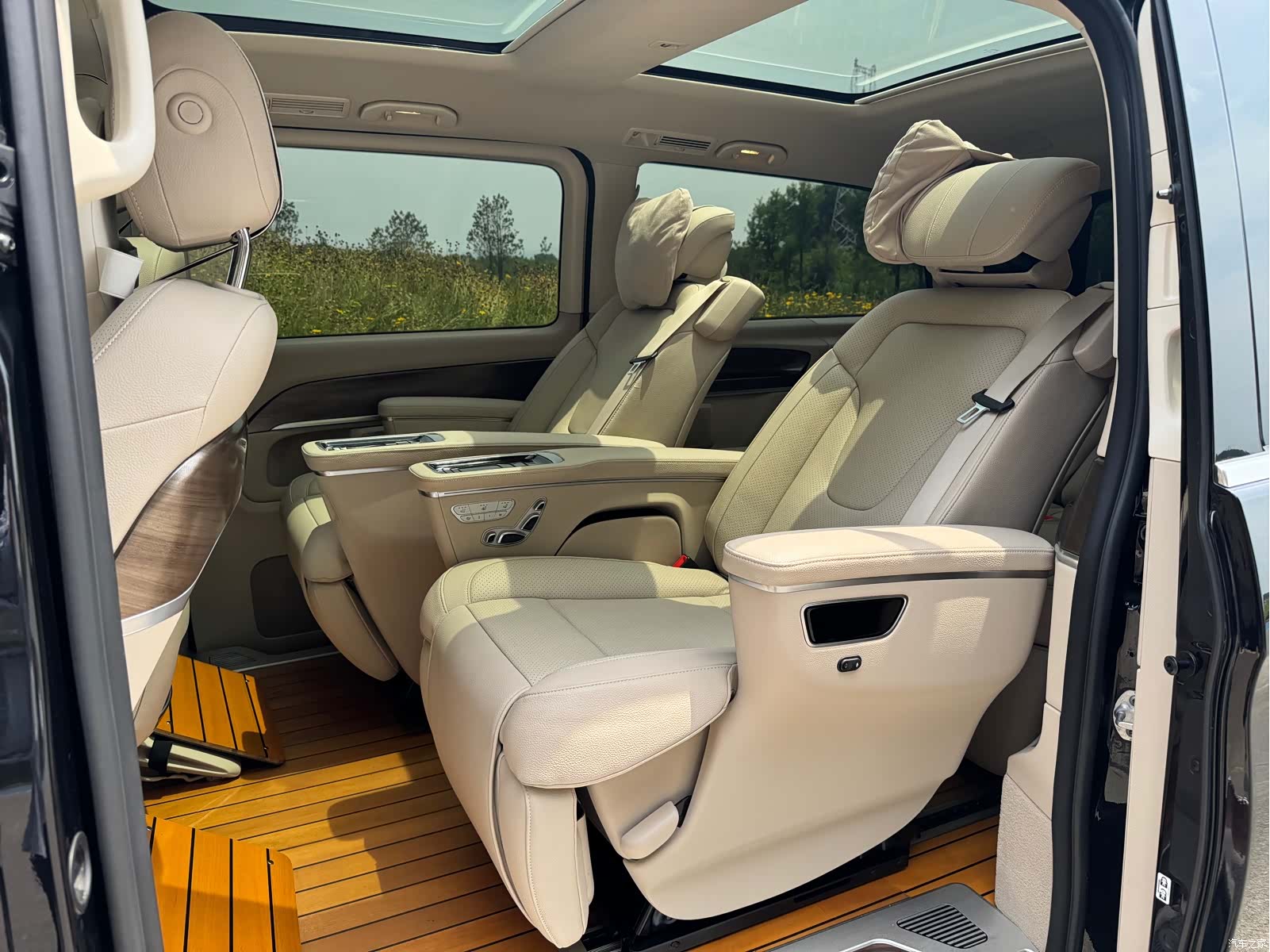 Mercedes-Benz V-Class, 2021 8