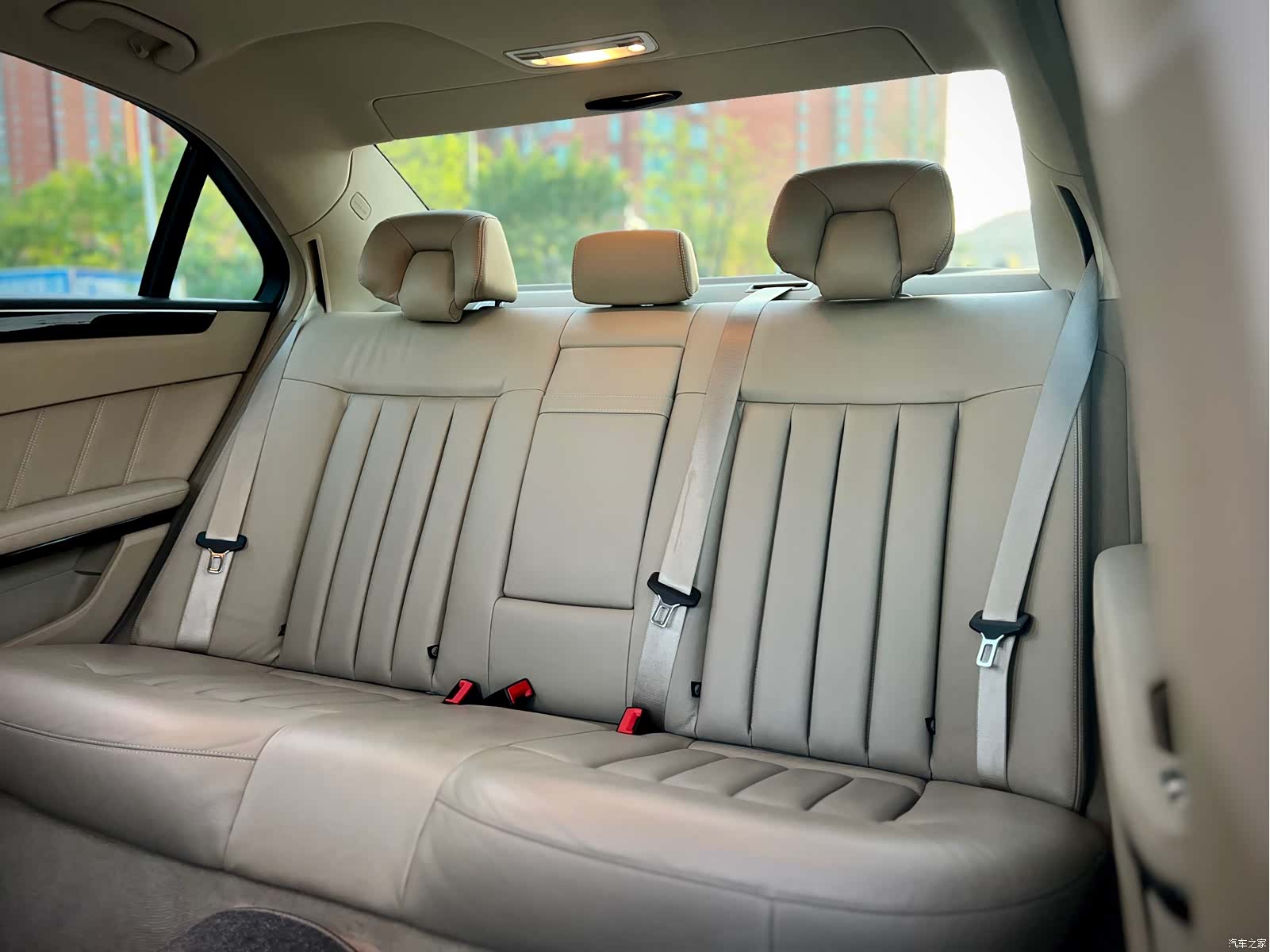 Mercedes-Benz E-Class, 2012 34