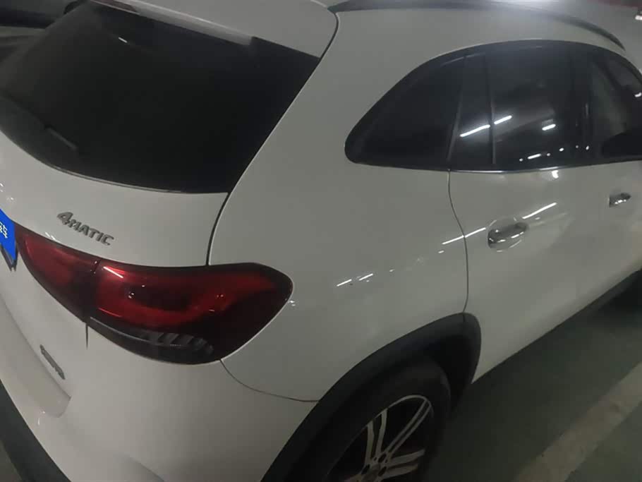 Mercedes-Benz GLA Mercedes-Benz GLA