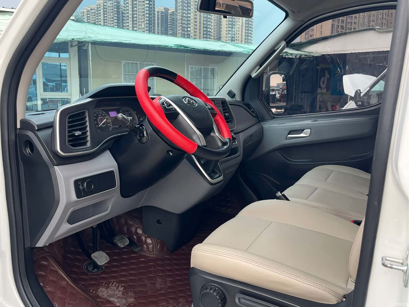 Maxus V80, 2024 7