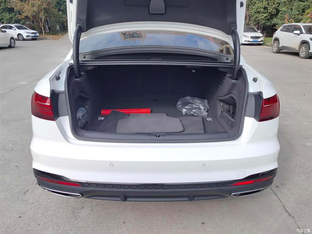 Audi A4L, 2023 13