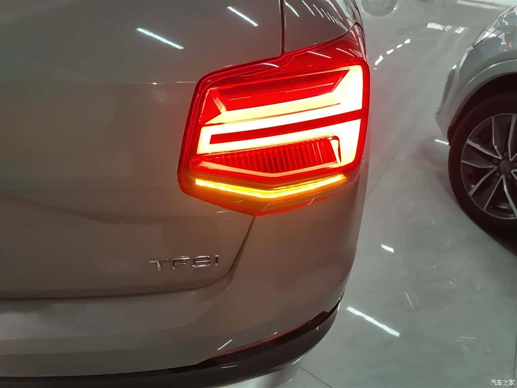 Audi Q2L, 2019 24