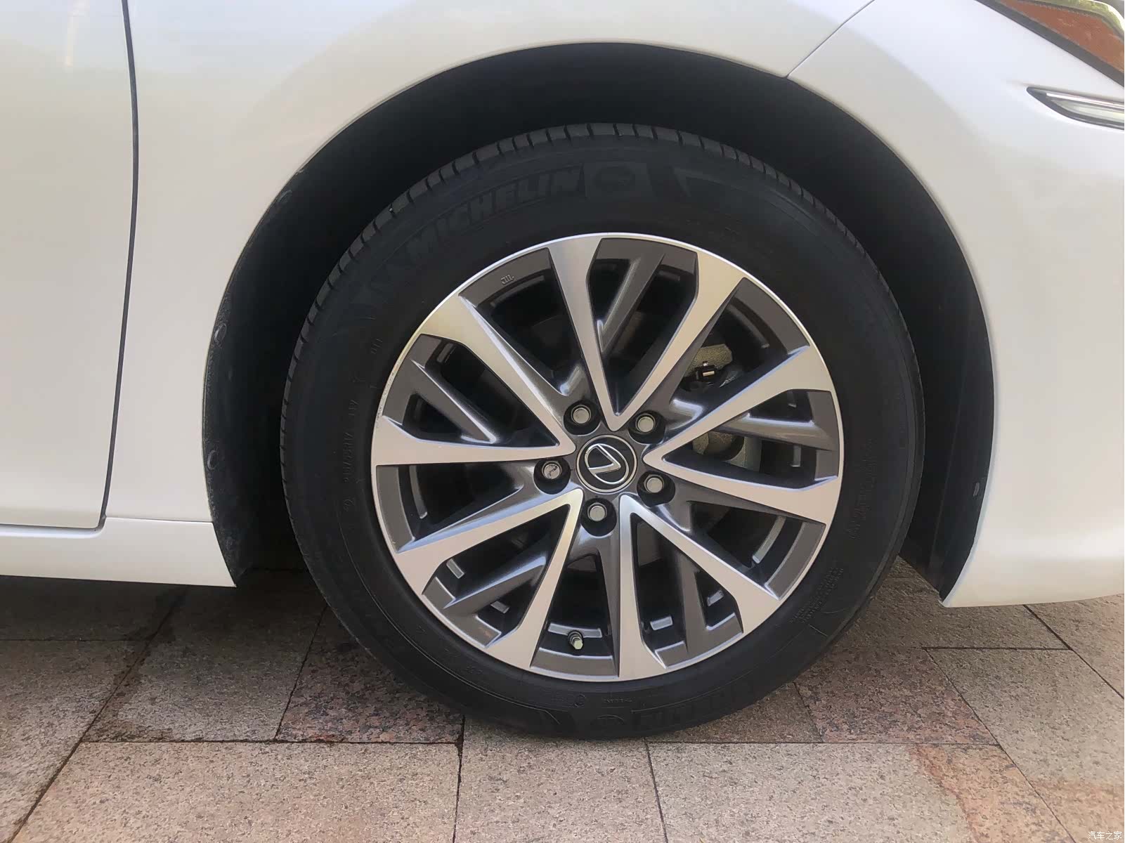 Lexus ES, 2022 16