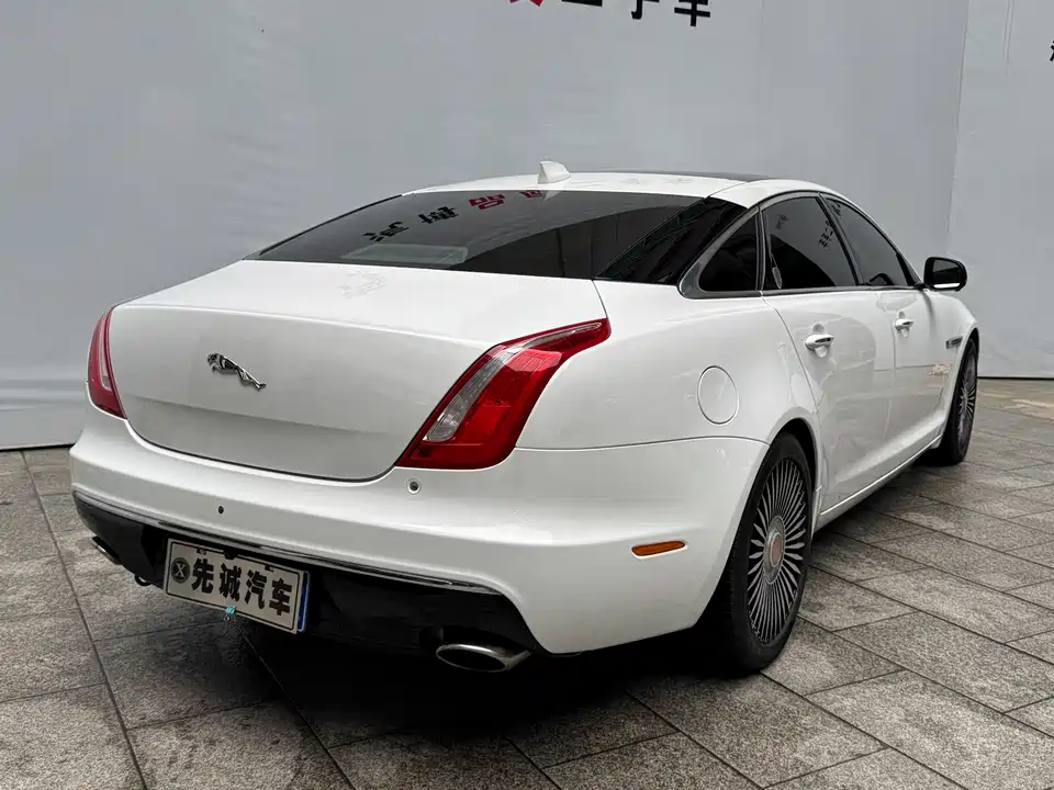 Jaguar XJ