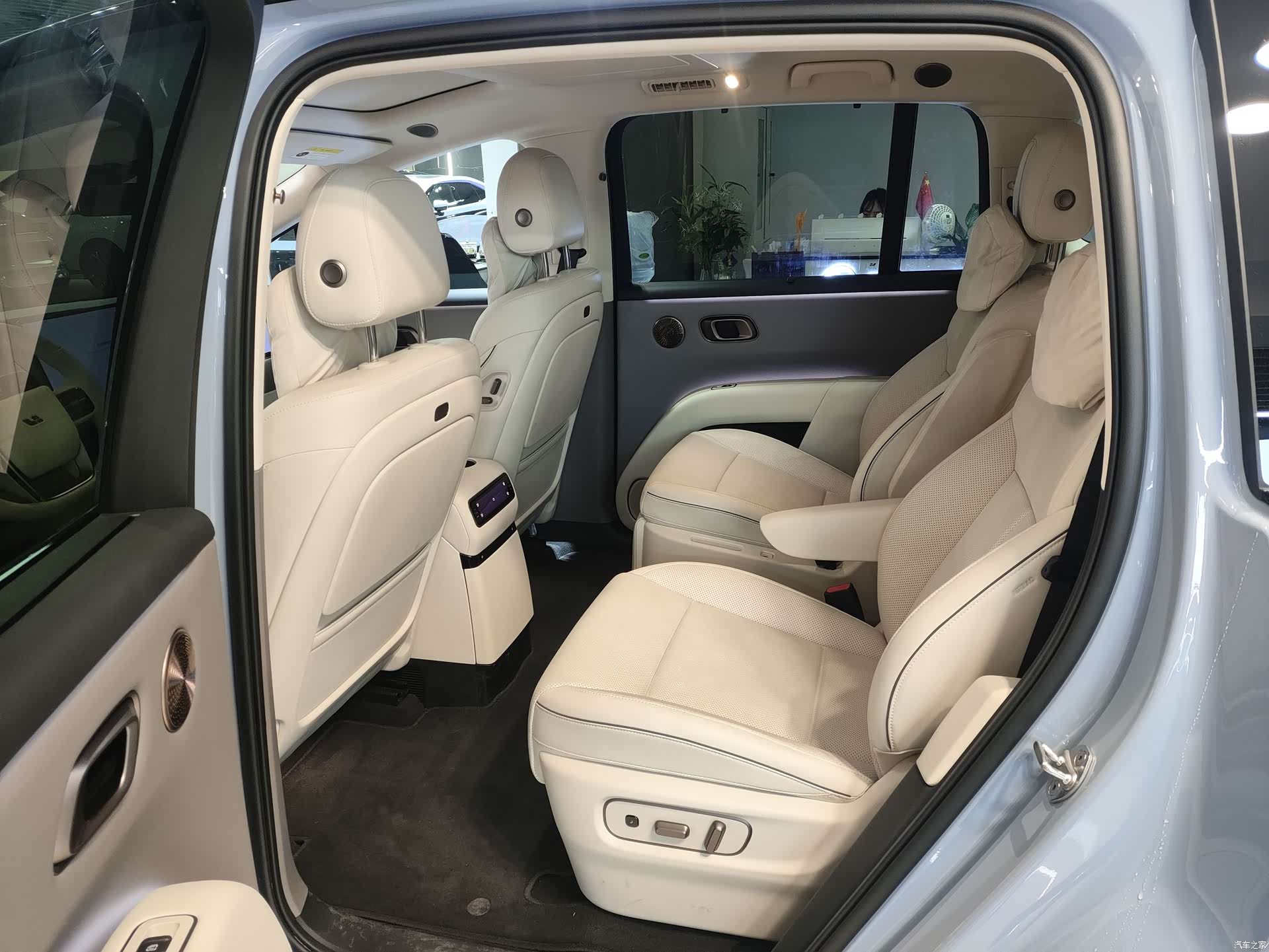 Li Auto i8, 2025 6
